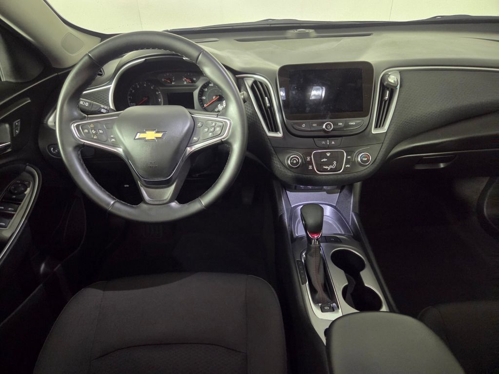 Used 2024 Chevrolet Malibu RS FWD image 24