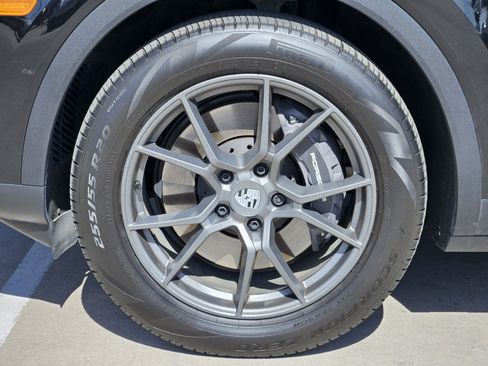 Certified 2025 Porsche Cayenne Coupe image 14