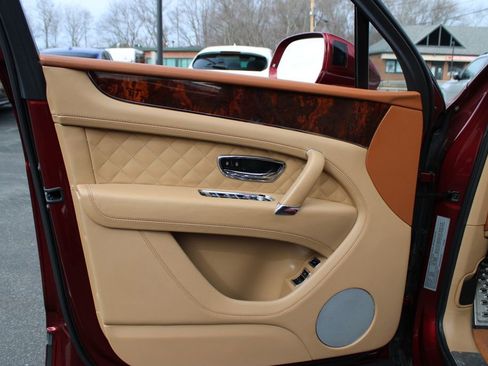 Used 2018 Bentley Bentayga AWD/4WD image 7