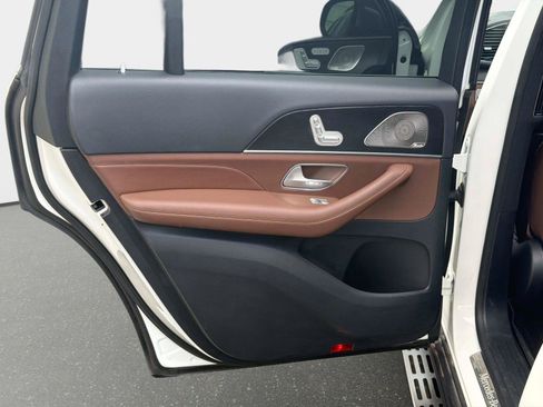 Used 2024 Mercedes-Benz GLS 450 4MATIC image 13