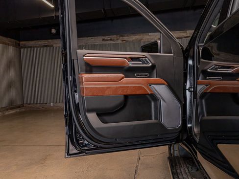 Used 2025 GMC Sierra 1500 Denali Ultimate image 26