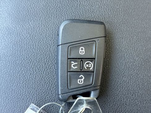 Used 2025 Volkswagen Taos SE FWD image 42