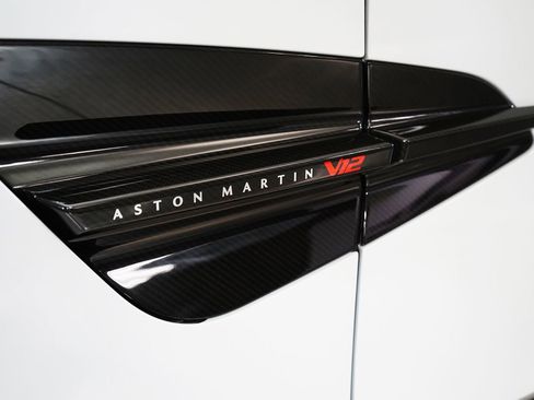 Used 2025 Aston Martin Vanquish image 10