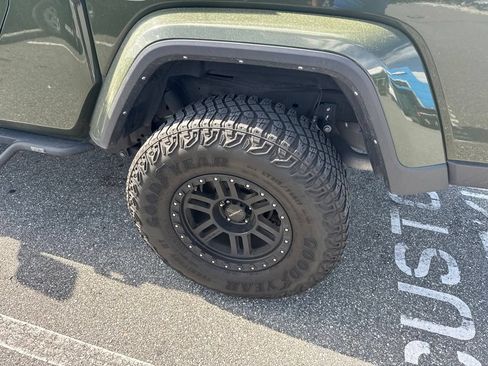 Used 2024 Jeep Gladiator Sport AWD/4WD image 9