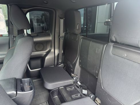 Used 2018 Toyota Tacoma TRD Off-Road image 7