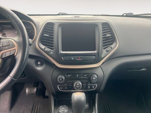Used 2018 Jeep Cherokee Limited AWD/4WD image 15