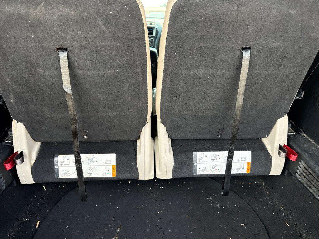 Used 2018 Ford Explorer XLT w/ Equipment Group 202A FWD image 10