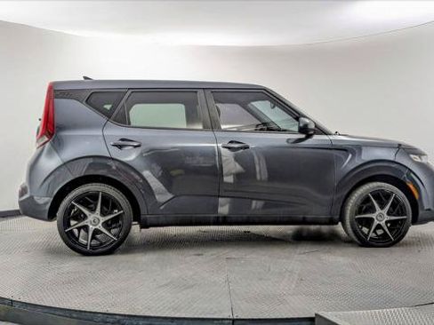 Used 2020 Kia Soul LX FWD image 9