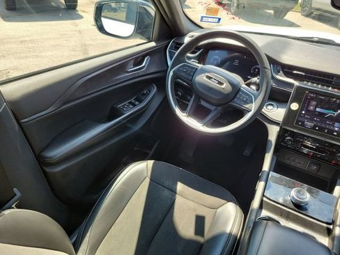 Used 2023 Jeep Grand Cherokee Altitude RWD image 13