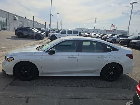 Used 2025 Honda Civic Sport image 4