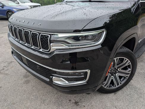 Used 2025 Jeep Wagoneer 4WD image 13