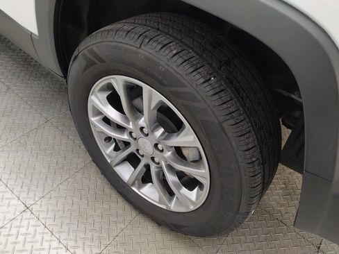 Used 2020 Jeep Cherokee Latitude Plus FWD image 31