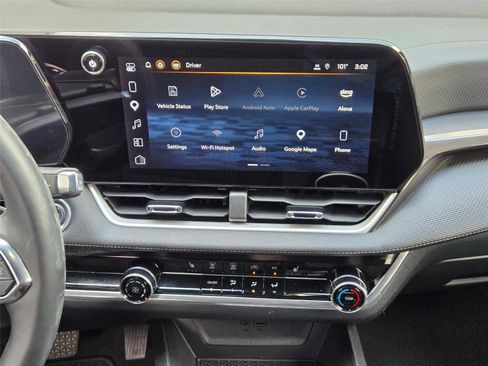 Used 2025 Chevrolet Equinox LT FWD image 17