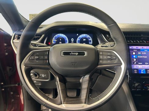 Used 2025 Jeep Grand Cherokee L Limited w/ Luxury Tech Group II AWD/4WD image 13