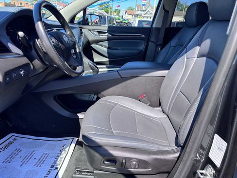 Used 2019 Buick Enclave Essence FWD image 21