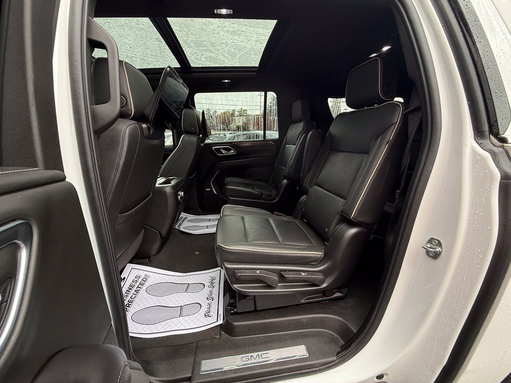Used 2022 GMC Yukon XL SLT w/ SLT Luxury Plus Package AWD/4WD image 17