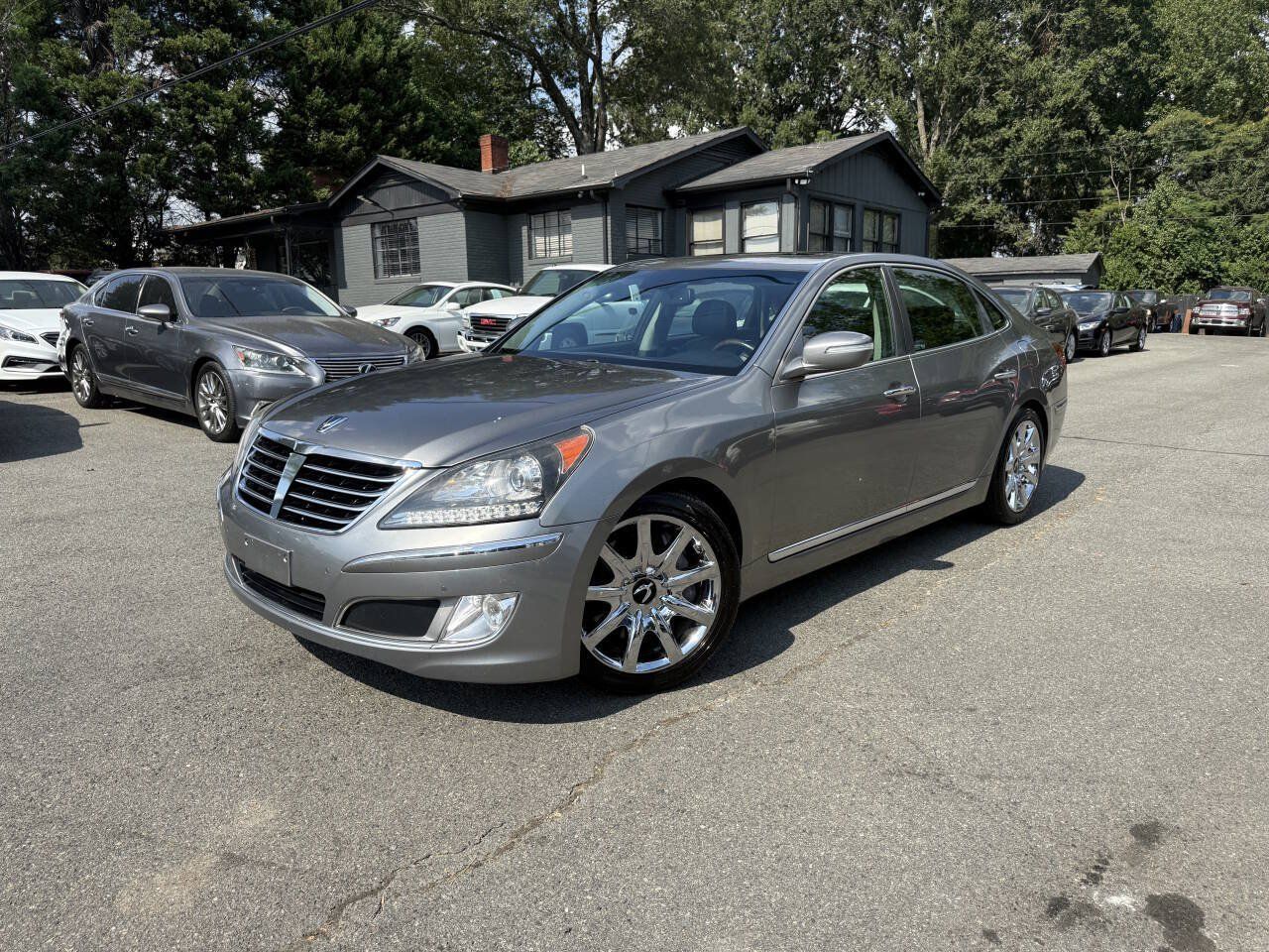 Used 2012 Hyundai Equus Signature RWD image 1