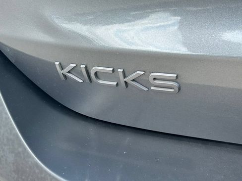 Used 2025 Nissan Kicks SV w/ Charging Package FWD image 12