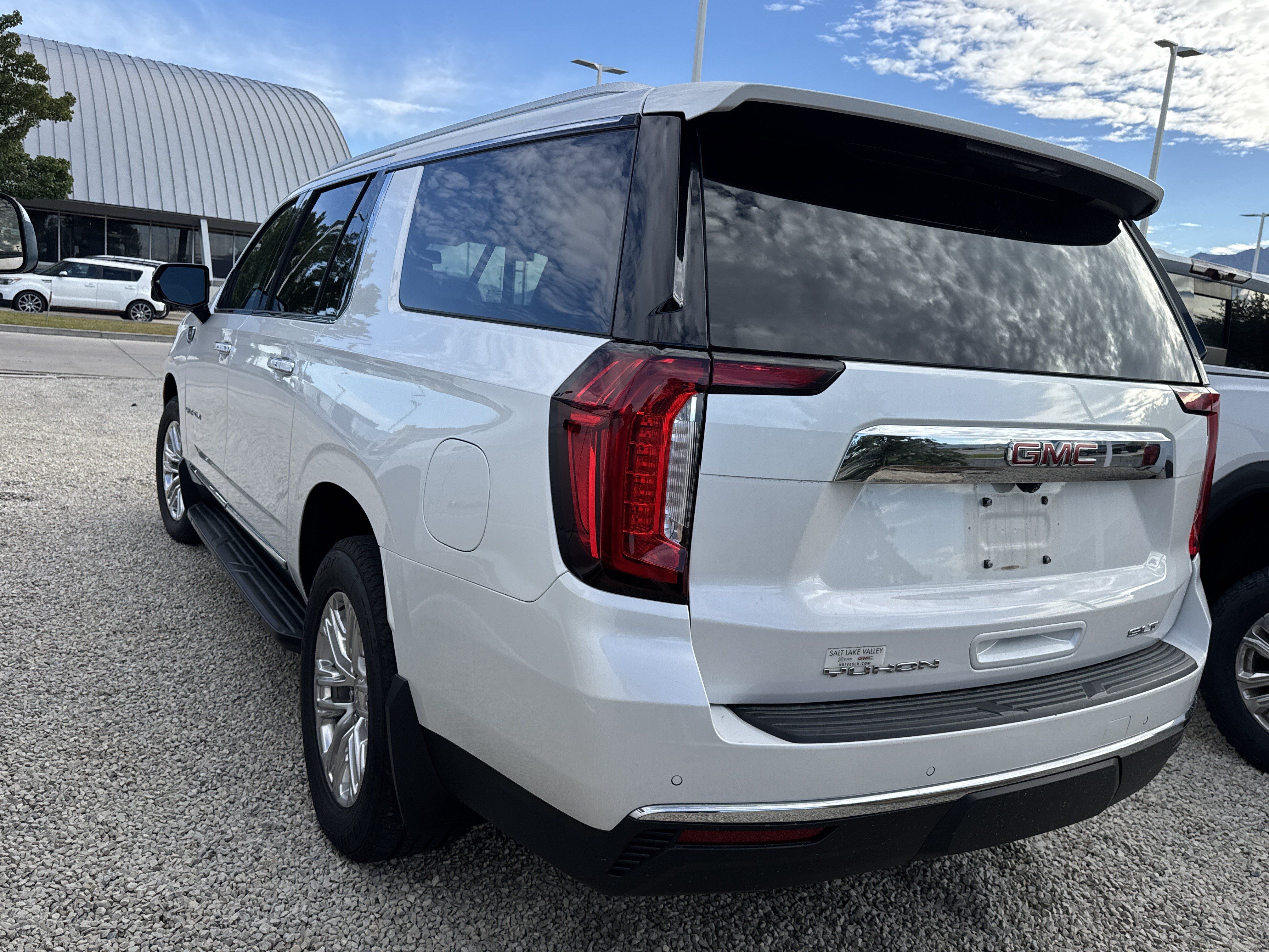 Used 2021 GMC Yukon XL SLT w/ SLT Luxury Plus Package AWD/4WD image 5