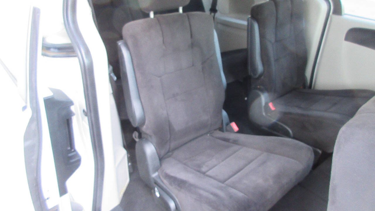 Used 2012 Dodge Grand Caravan SE FWD image 23