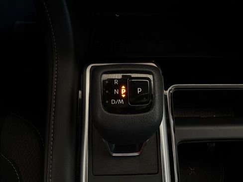 Used 2025 Nissan Pathfinder SV FWD image 25