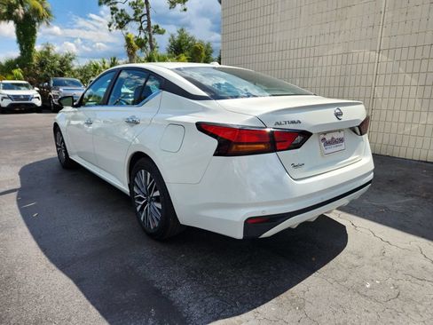 Used 2025 Nissan Altima 2.5 SV FWD image 3