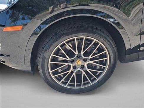 Used 2023 Porsche Cayenne AWD/4WD image 25