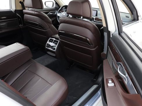 Used 2016 BMW 740i image 27