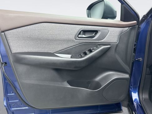 Used 2023 Nissan Rogue S AWD/4WD image 9