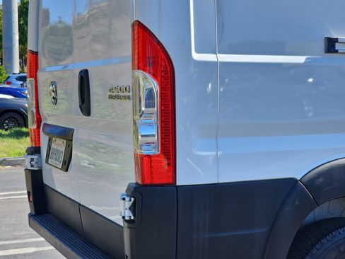 Used 2024 RAM ProMaster 2500 w/ Convenience Group FWD image 11