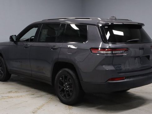 Used 2025 Jeep Grand Cherokee L Altitude image 10