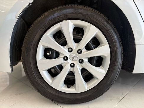 Used 2025 Toyota Corolla LE image 30