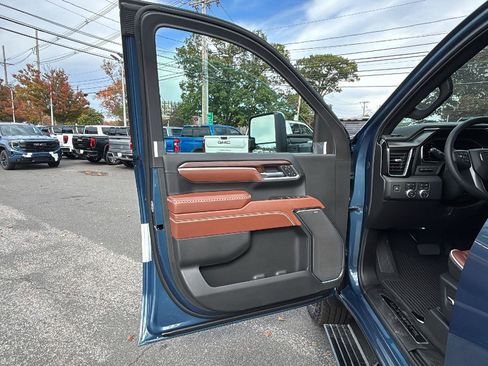 New 2025 GMC Sierra 2500 Denali Ultimate w/ Snow Plow Prep/Camper Package image 12