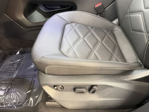 Used 2025 Volkswagen Atlas Cross Sport SE image 14