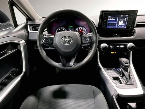 Used 2019 Toyota RAV4 LE image 9