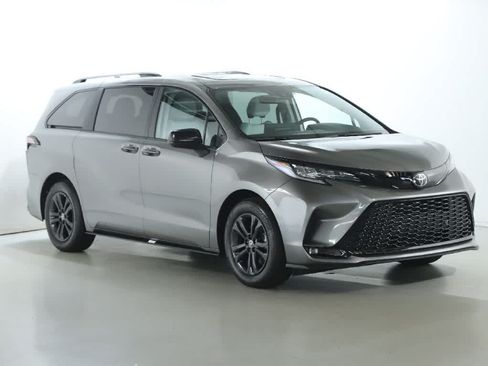 Certified 2026 Toyota Sienna XSE AWD/4WD image 9