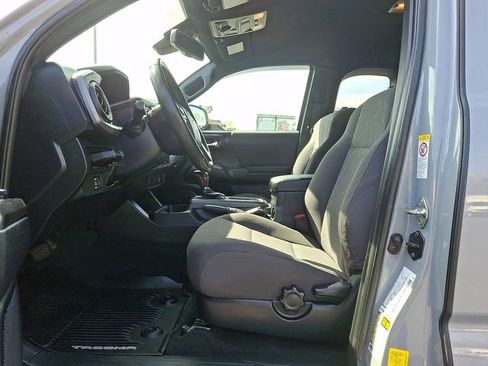 Used 2018 Toyota Tacoma TRD Off-Road image 15