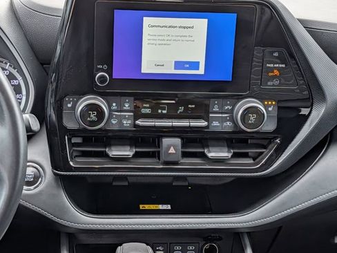 Used 2023 Toyota Highlander XSE FWD image 18