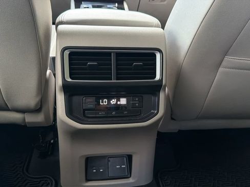 Used 2026 Volkswagen Atlas SE w/ Panoramic Sunroof Package FWD image 31
