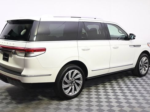 Used 2023 Lincoln Navigator Reserve image 7