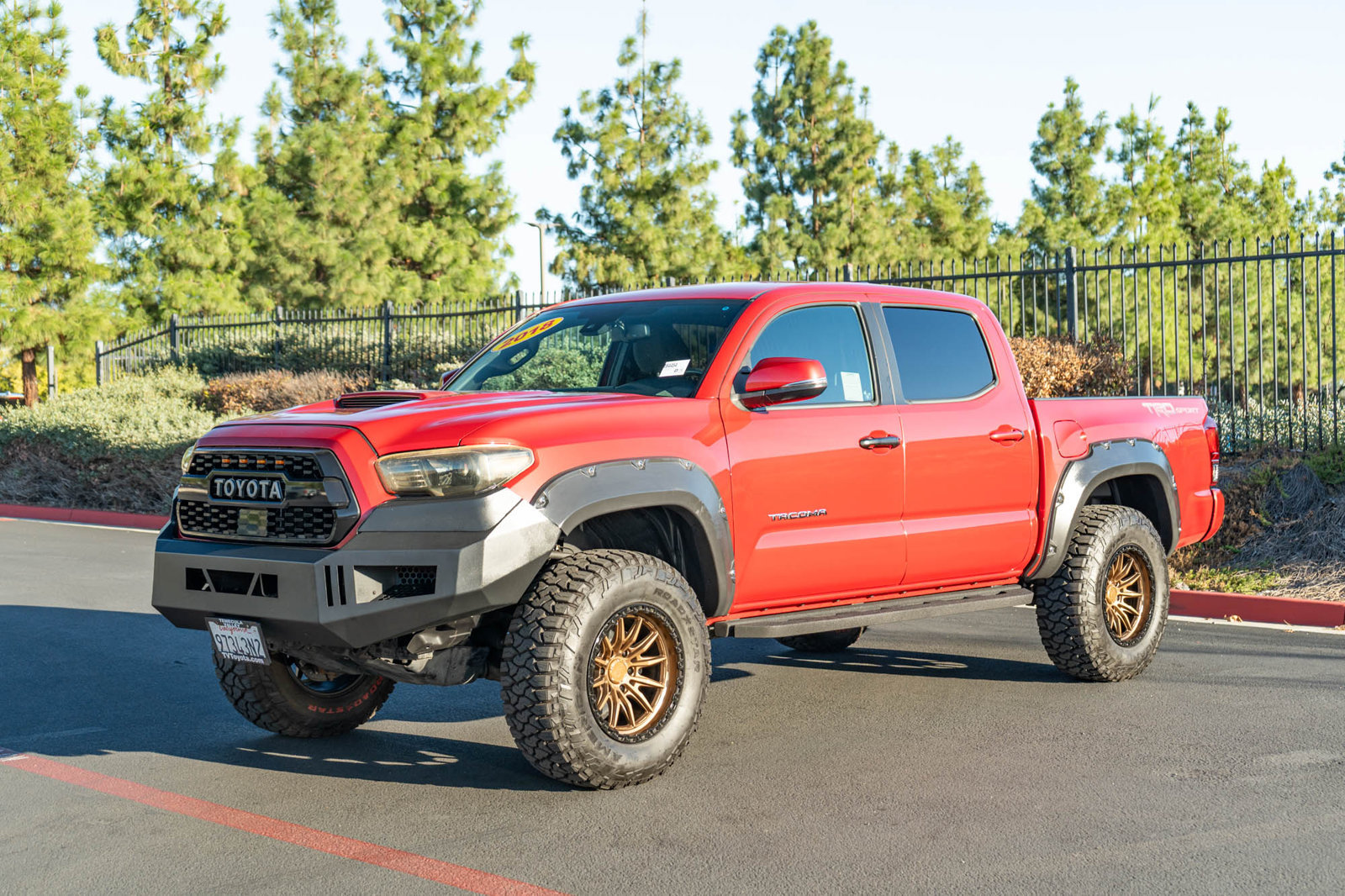 Used 2018 Toyota Tacoma TRD Sport w/ Technology Package RWD image 3