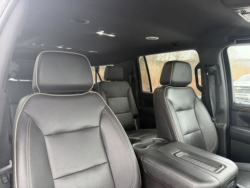 Used 2023 Chevrolet Suburban Premier image 33