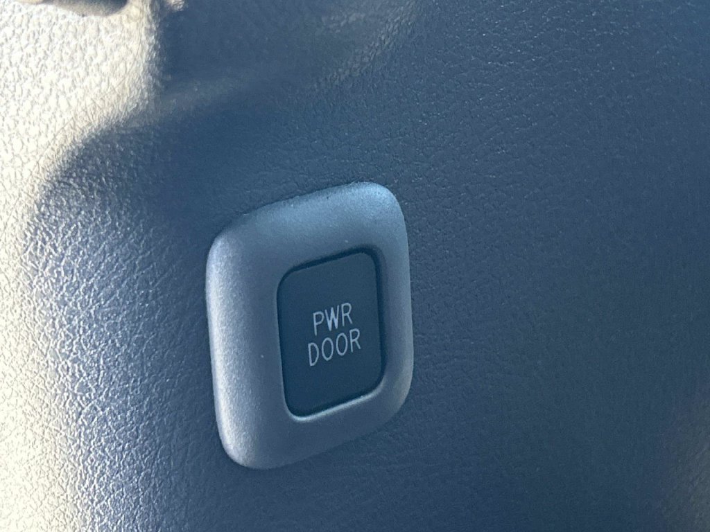 Used 2022 Toyota Sienna LE AWD/4WD image 25