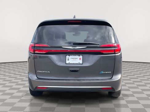 Used 2022 Chrysler Pacifica Touring-L image 6