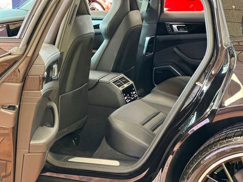 Used 2021 Porsche Panamera 4S image 31