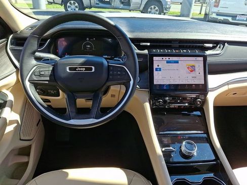 Used 2022 Jeep Grand Cherokee Limited AWD/4WD image 11