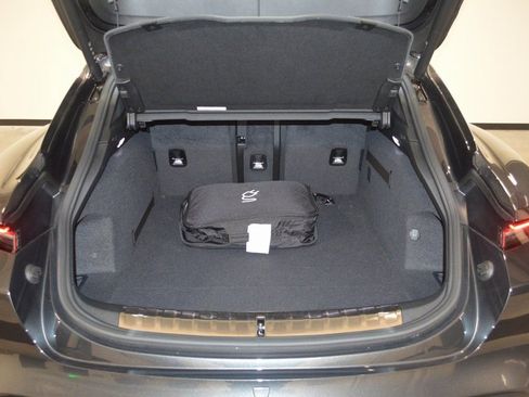 Used 2025 Porsche Taycan 4S AWD/4WD image 39