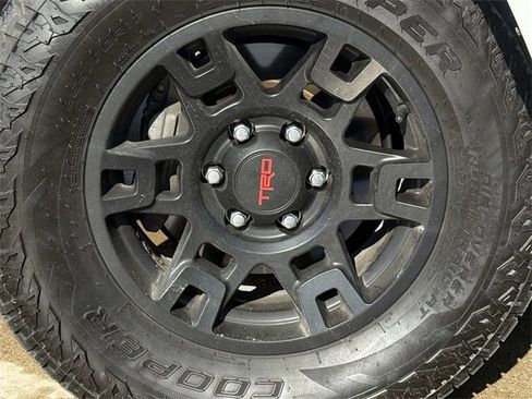 Used 2022 Toyota 4Runner SR5 Premium image 10