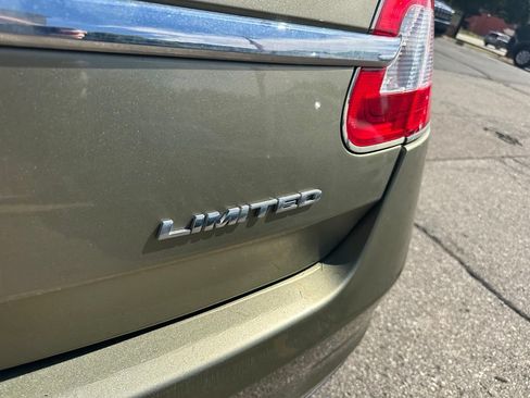 Used 2012 Ford Taurus Limited FWD image 23