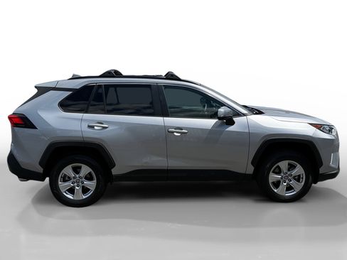 Used 2021 Toyota RAV4 XLE AWD/4WD image 6